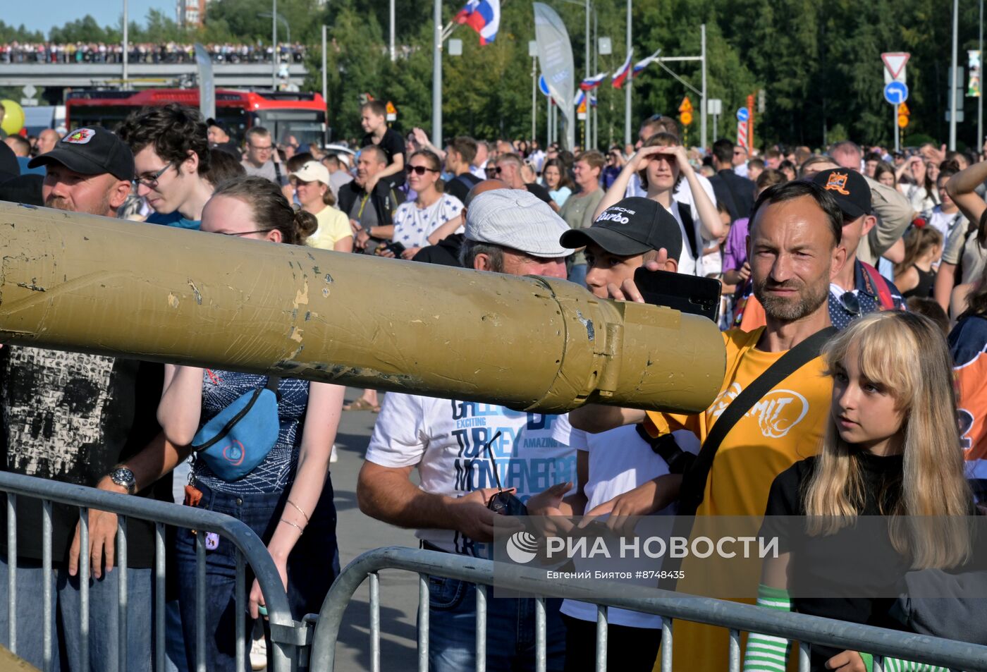 Открытие выставки трофейной техники в Кемерове