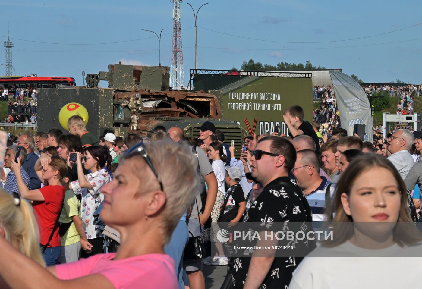 Открытие выставки трофейной техники в Кемерове