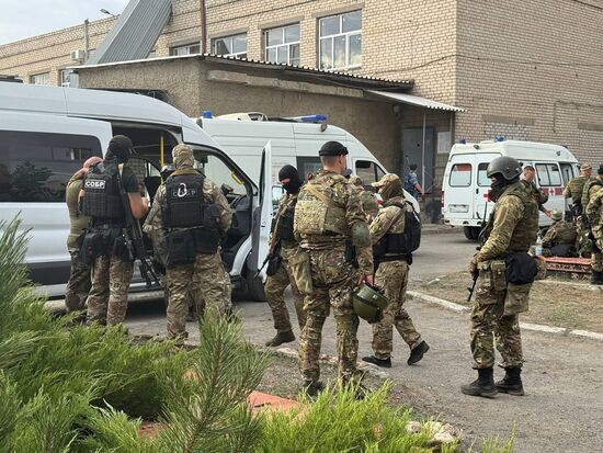 Спецназ провел операцию по освобождению заложников в ИК-19 в Волгоградской области