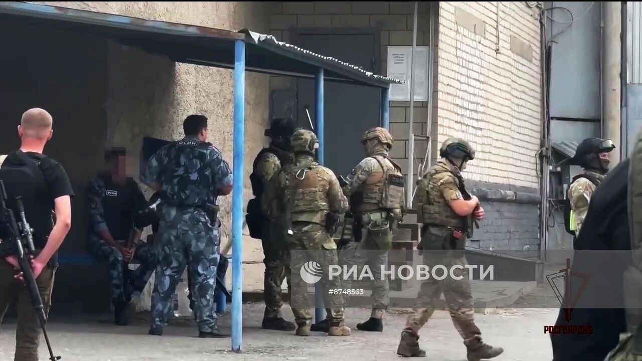 Спецназ провел операцию по освобождению заложников в ИК-19 в Волгоградской области