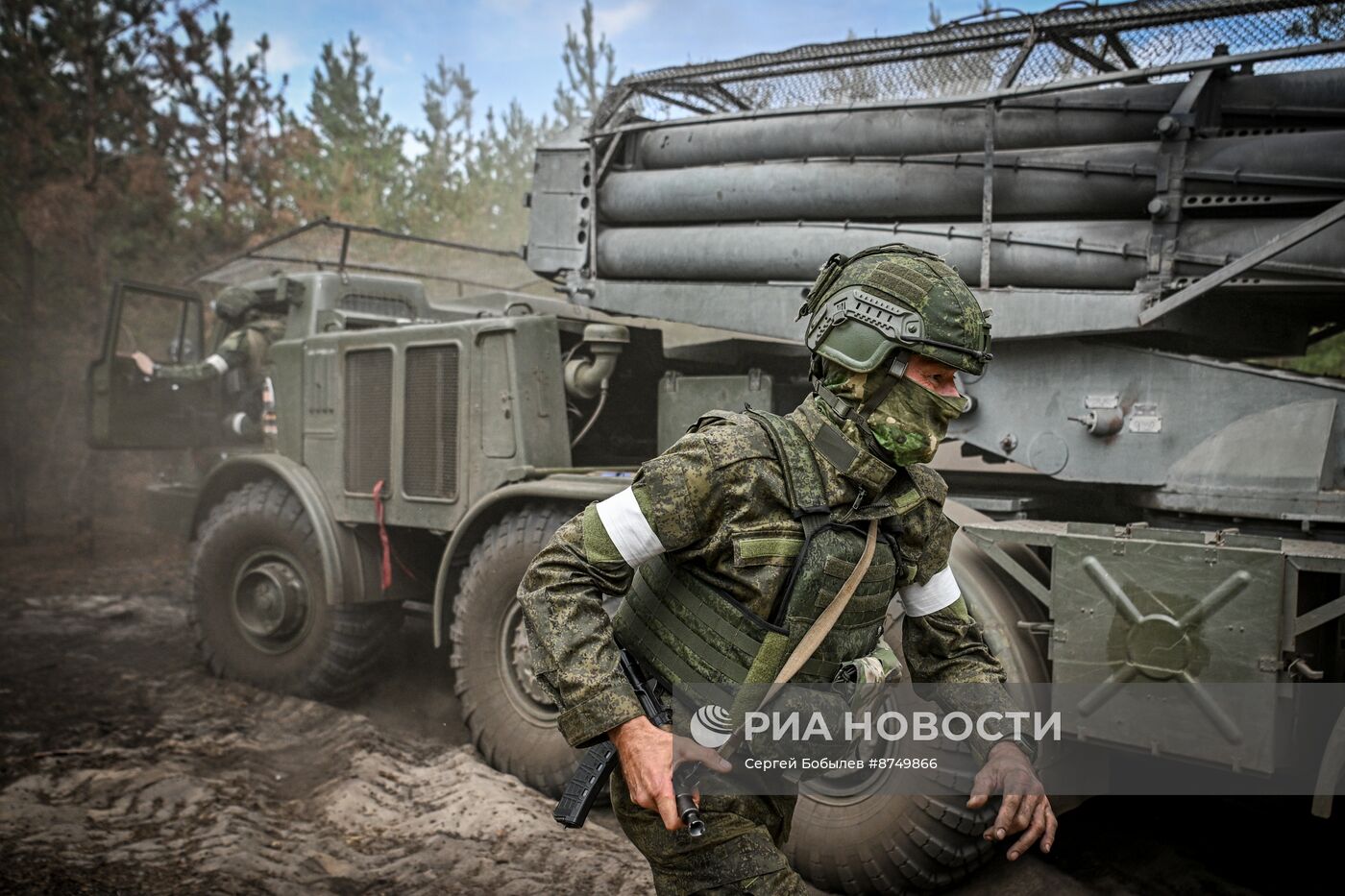 Работа расчета РСЗО "Ураган" 20-й гвардейской Краснознаменной общевойсковой армии