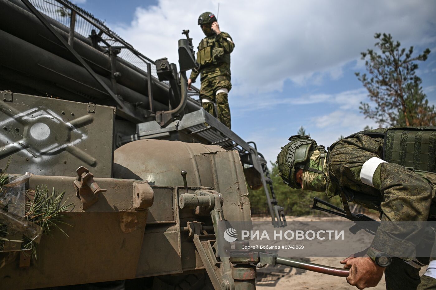 Работа расчета РСЗО "Ураган" 20-й гвардейской Краснознаменной общевойсковой армии