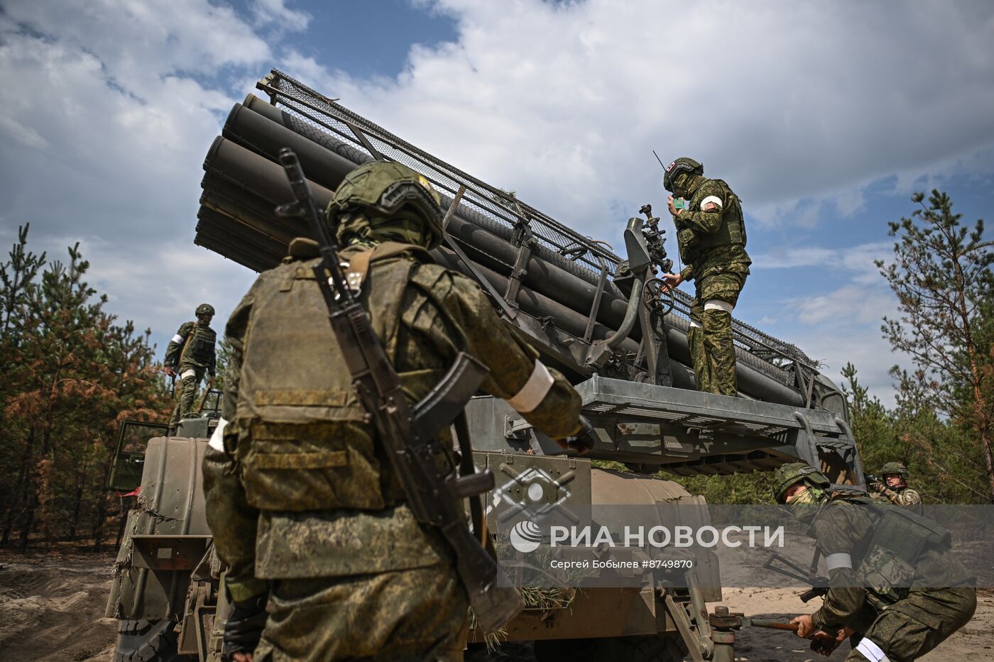 Работа расчета РСЗО "Ураган" 20-й гвардейской Краснознаменной общевойсковой армии