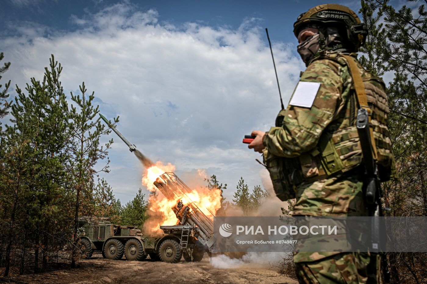 Работа расчета РСЗО "Ураган" 20-й гвардейской Краснознаменной общевойсковой армии