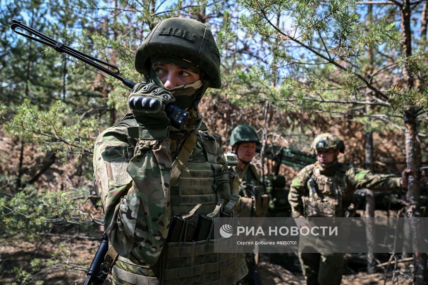 Работа артиллерийского расчета САУ "Пион" группировки войск "Запад"