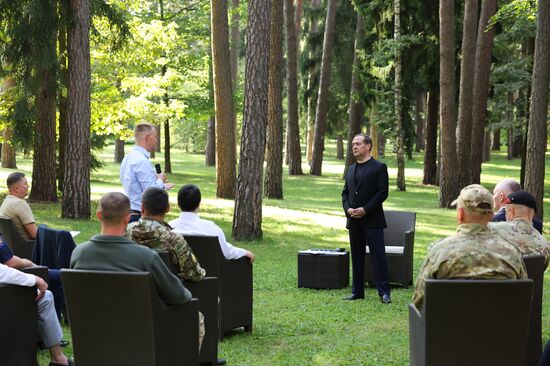 Зампред Совбеза Дмитрий Медведев встретился с участниками СВО – кандидатами в депутаты