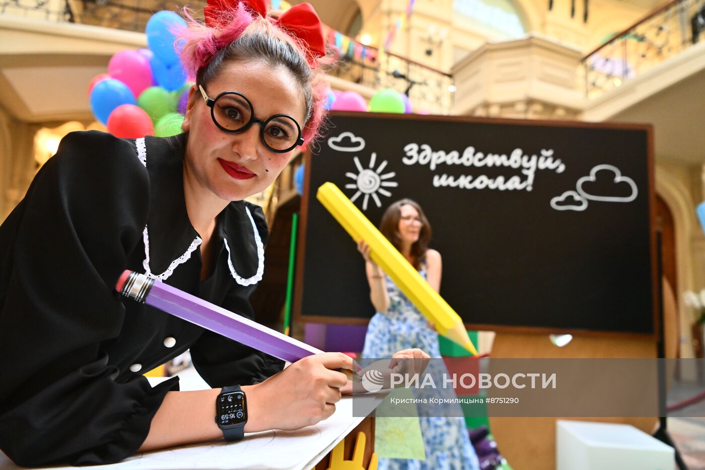 ГУМ и ЦДМ украсили ко Дню знаний в Москве