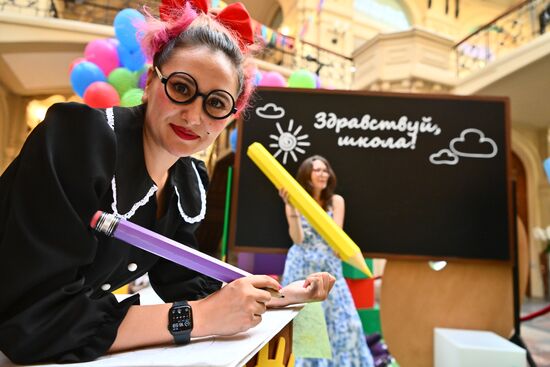 ГУМ и ЦДМ украсили ко Дню знаний в Москве