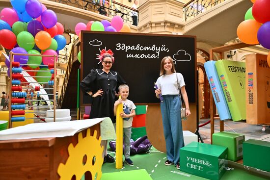 ГУМ и ЦДМ украсили ко Дню знаний в Москве