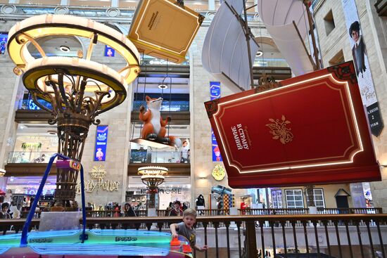 ГУМ и ЦДМ украсили ко Дню знаний в Москве