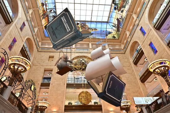 ГУМ и ЦДМ украсили ко Дню знаний в Москве