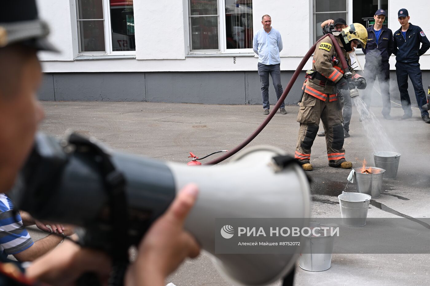 Учения по отработке действий при ЧС в московской школе