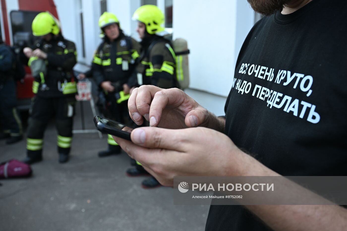 Учения по отработке действий при ЧС в московской школе