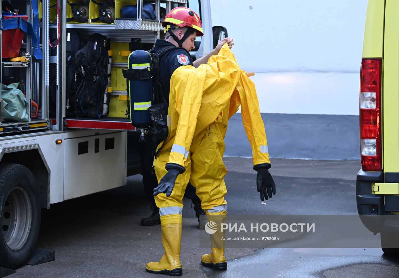 Учения по отработке действий при ЧС в московской школе