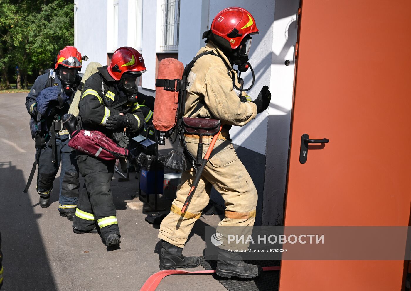 Учения по отработке действий при ЧС в московской школе