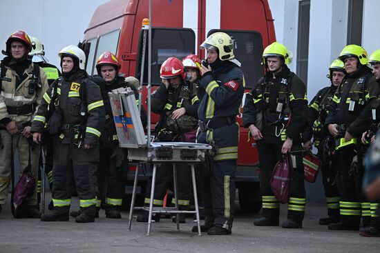 Учения по отработке действий при ЧС в московской школе