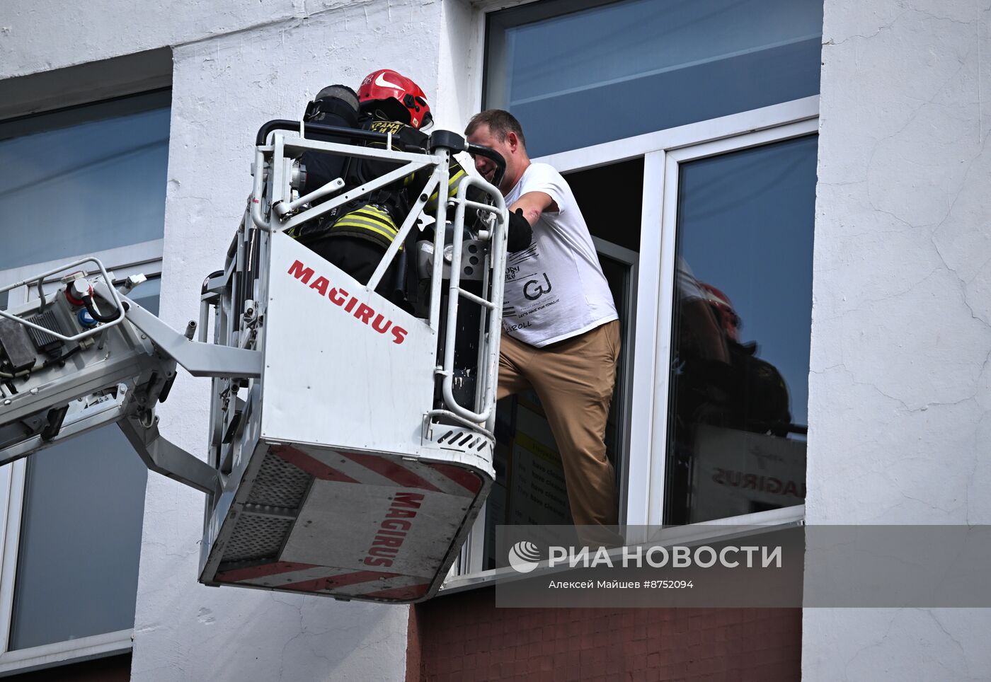 Учения по отработке действий при ЧС в московской школе