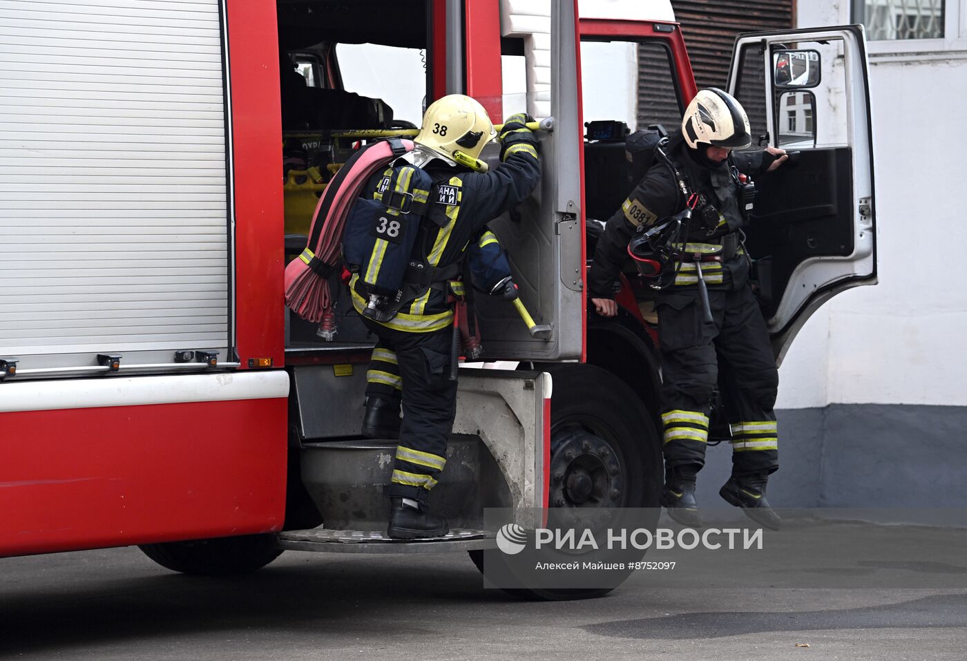 Учения по отработке действий при ЧС в московской школе