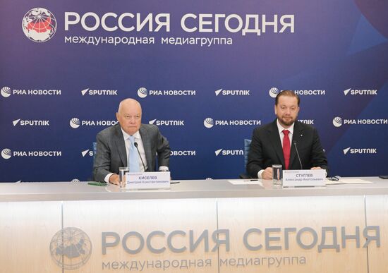 Подписание соглашения между МИА "Россия сегодня" и Фондом Росконгресс