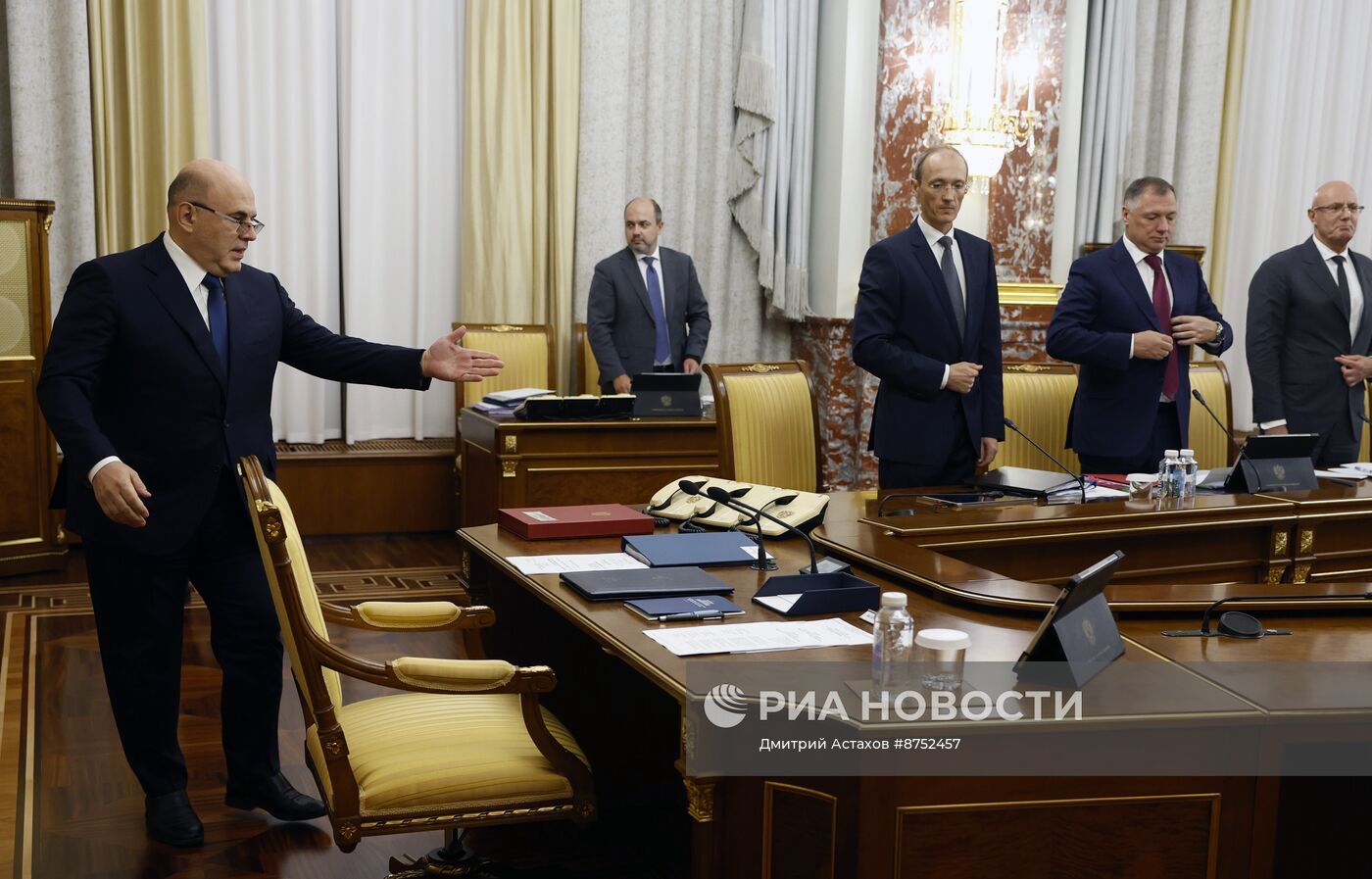 Премьер-министр Михаил Мишустин провел заседание правительства РФ