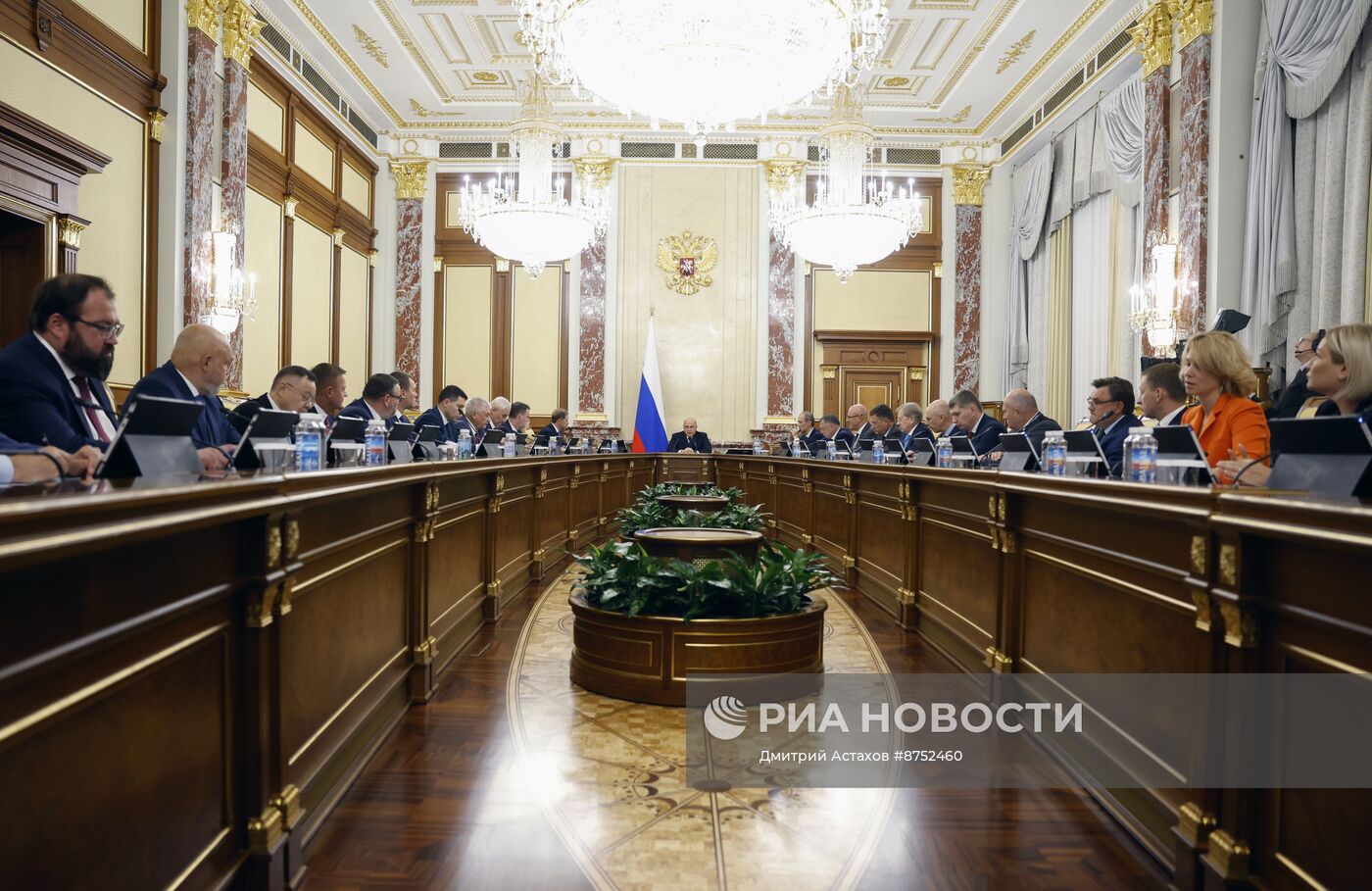 Премьер-министр Михаил Мишустин провел заседание правительства РФ