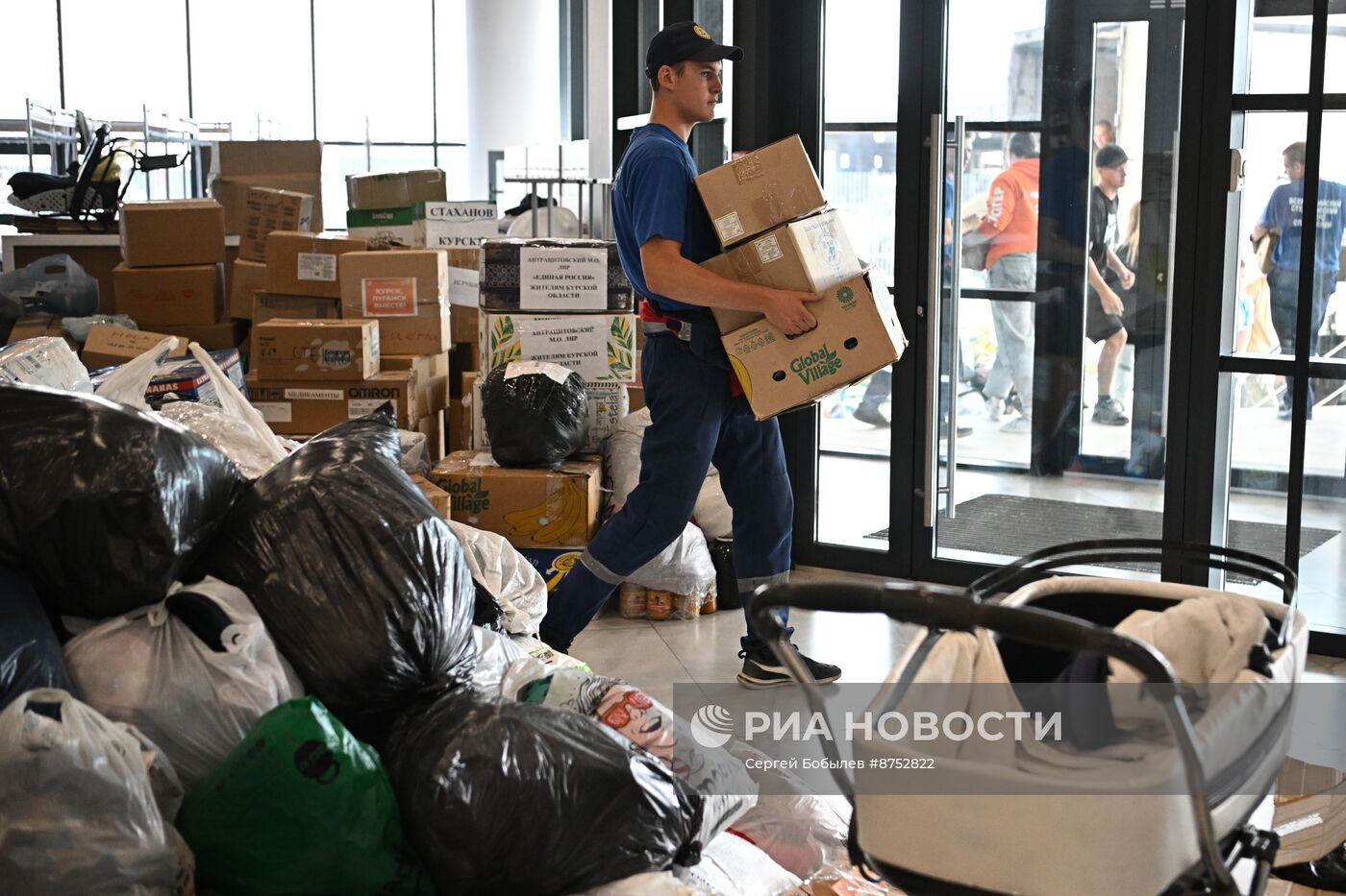 Отправка гумпомощи от жителей ЛНР в Курскую область