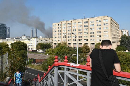 Пожар в административном здании на Бережковской набережной в Москве