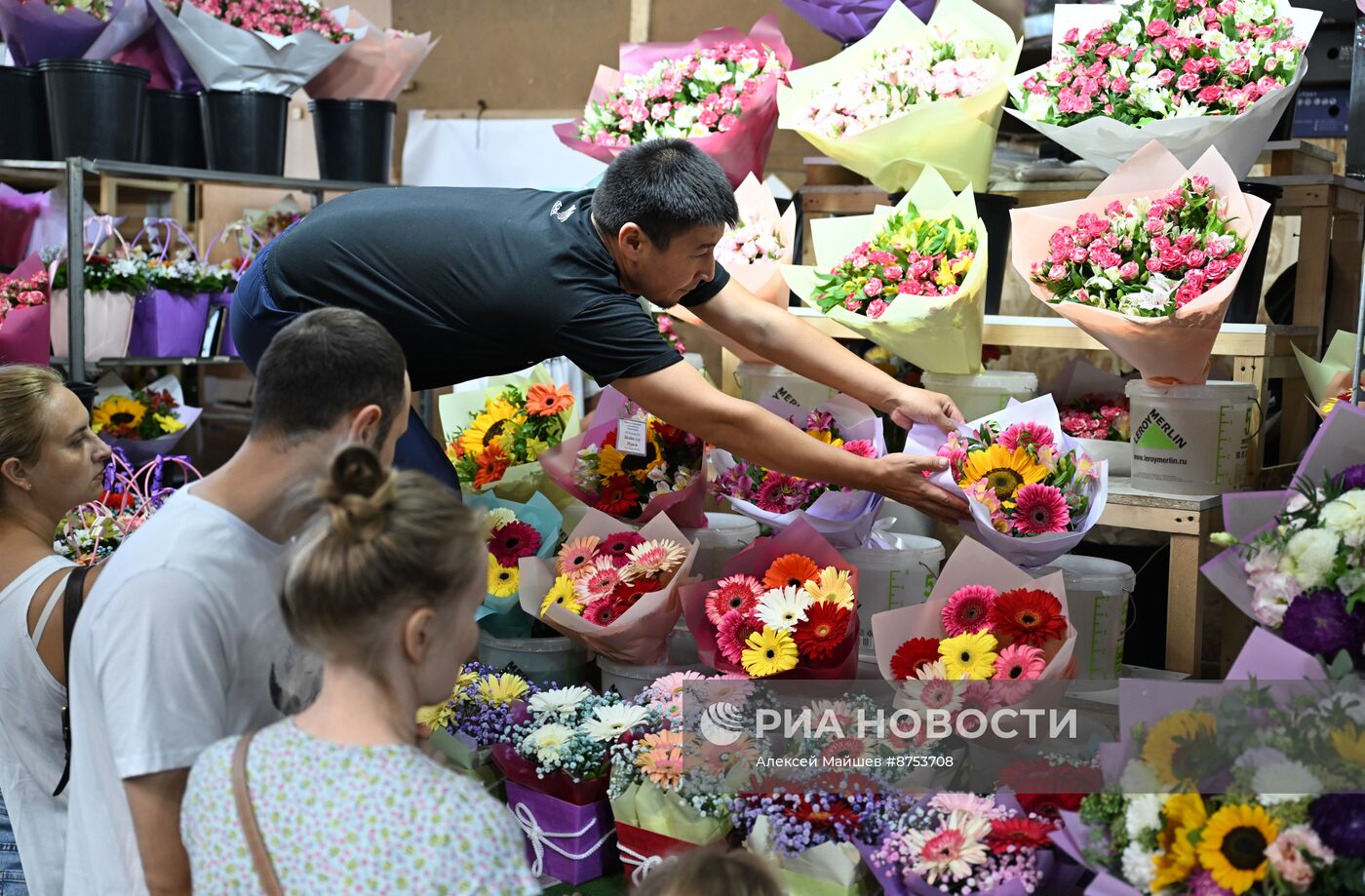 Продажа цветов к началу учебного года