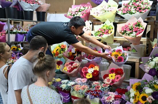 Продажа цветов к началу учебного года