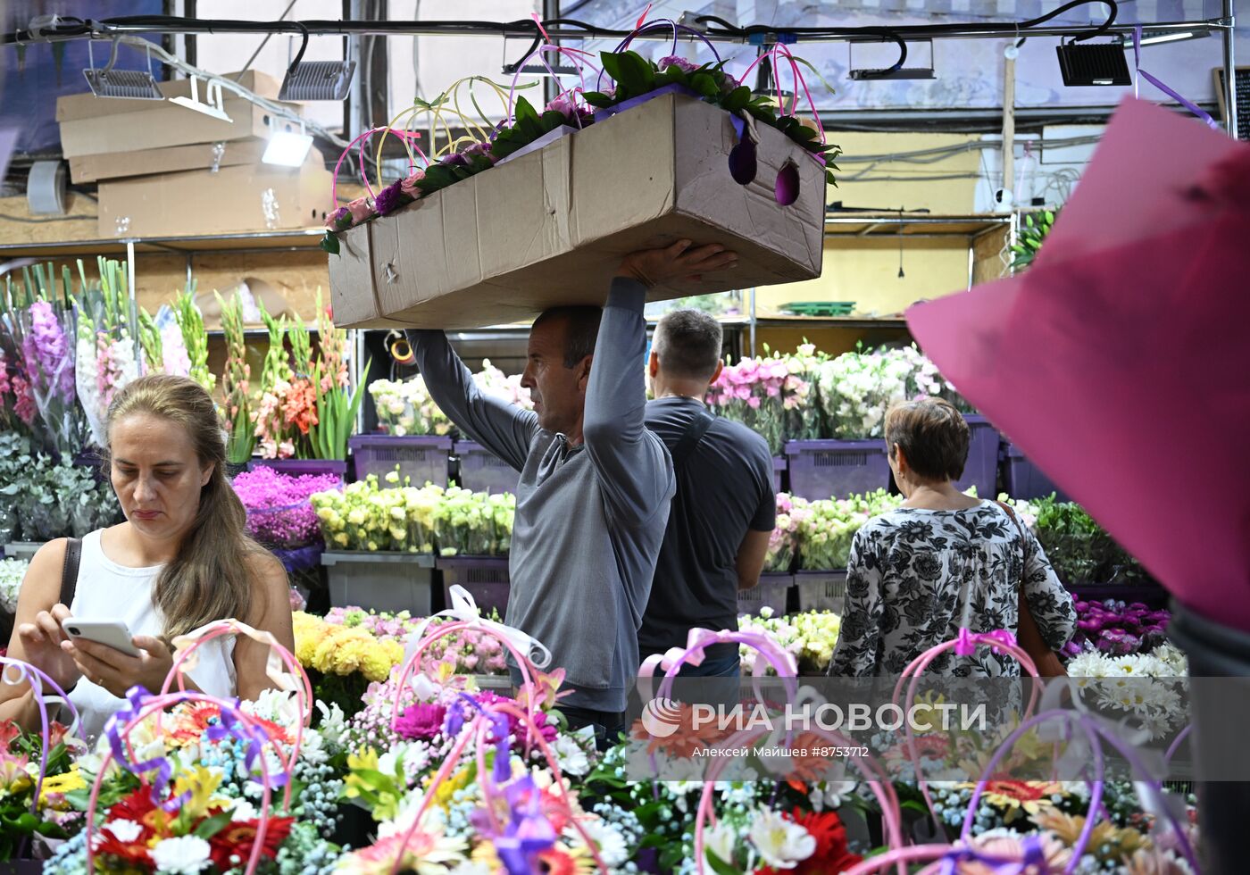 Продажа цветов к началу учебного года