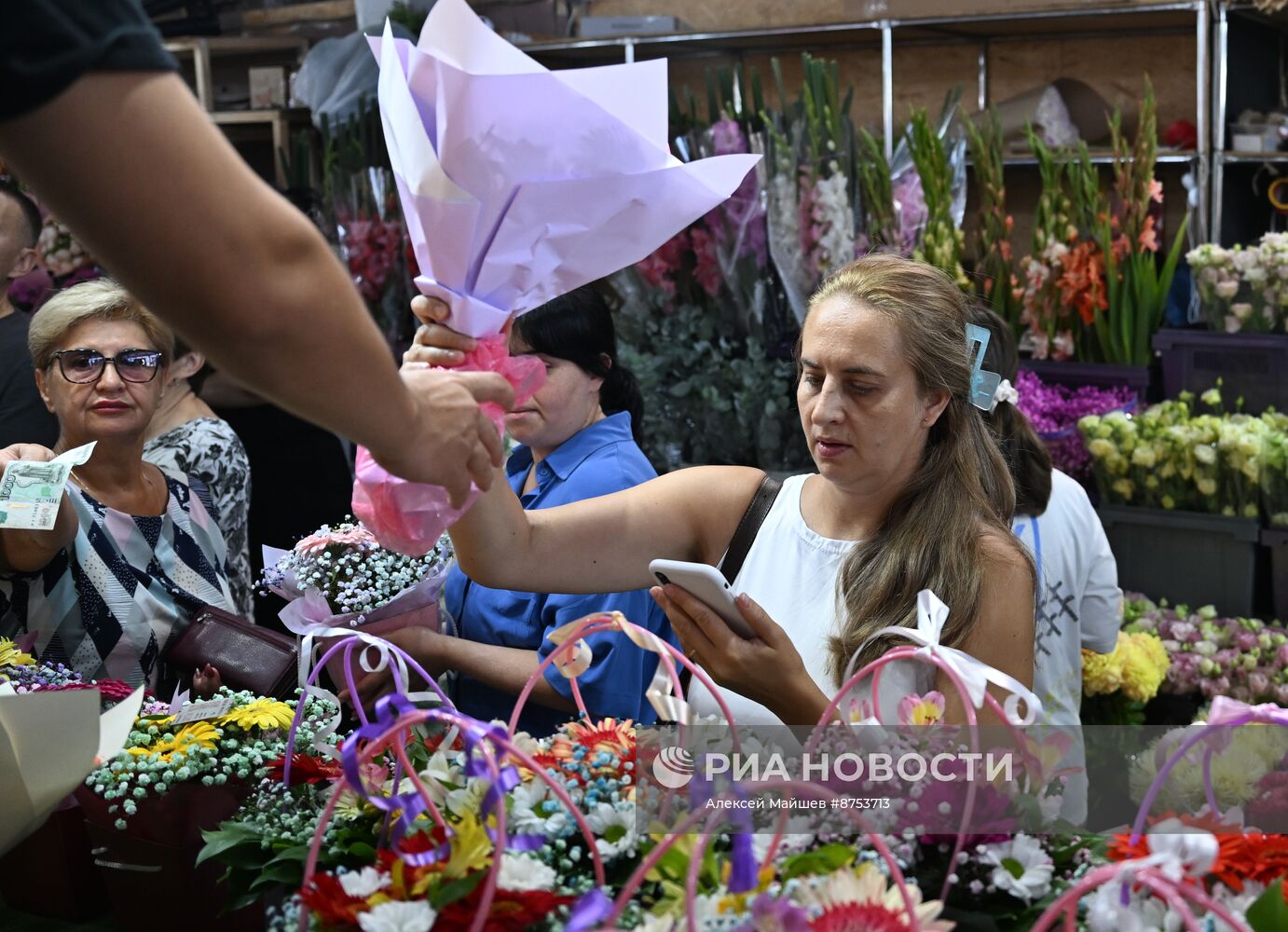 Продажа цветов к началу учебного года