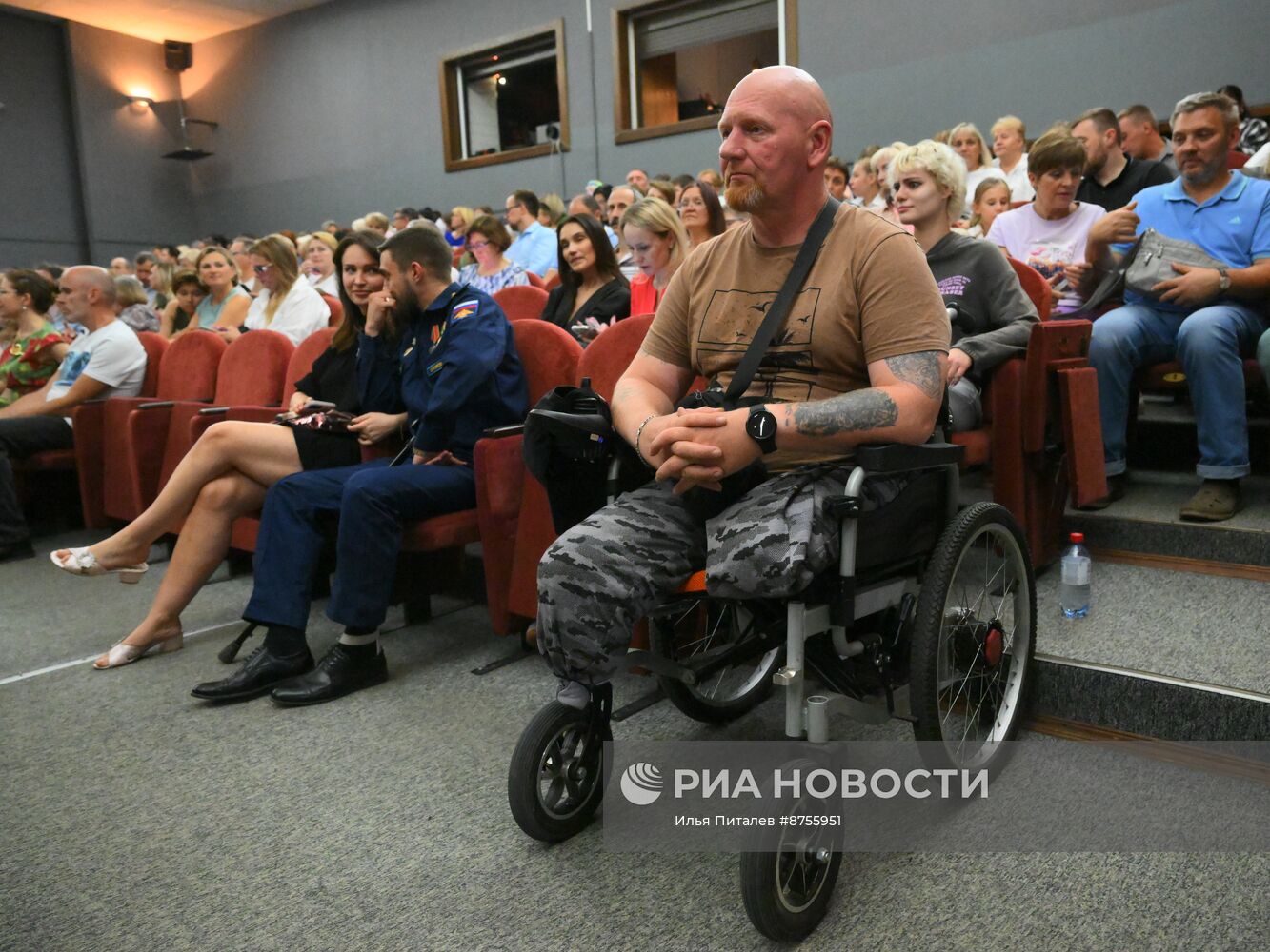 Артисты Театра сатиры и Театра на Малой Ордынке провели встречу с семьями участников СВО