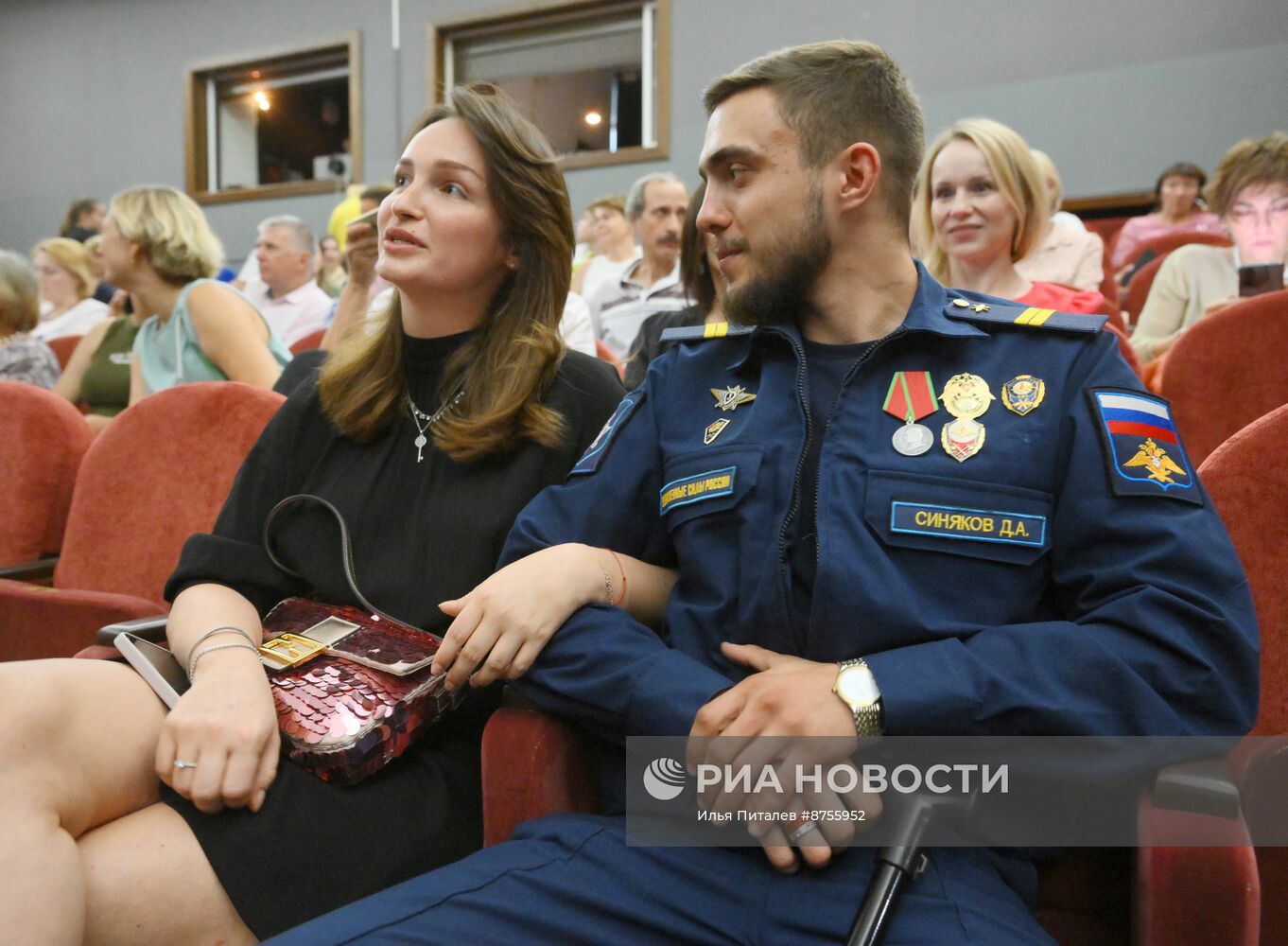 Артисты Театра сатиры и Театра на Малой Ордынке провели встречу с семьями участников СВО