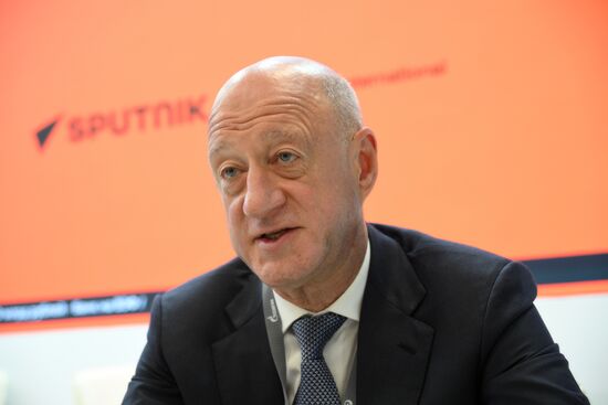 ВЭФ-2024. Работа стендов РИА Новости и радио Sputnik