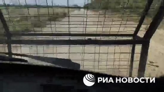 Корреспонденты РИА Новости проехали по "дороге жизни" в Артемовске и посмотрели на работу передового медицинского госпиталя "Ахмата"