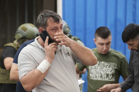 Последствия обстрела ВСУ рынка "Сокол" в Донецке