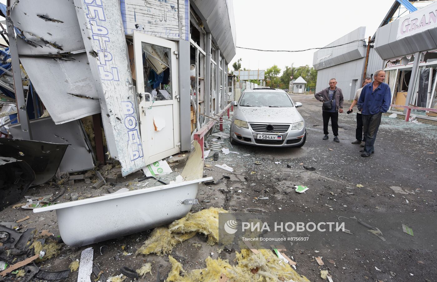 Последствия обстрела ВСУ рынка "Сокол" в Донецке