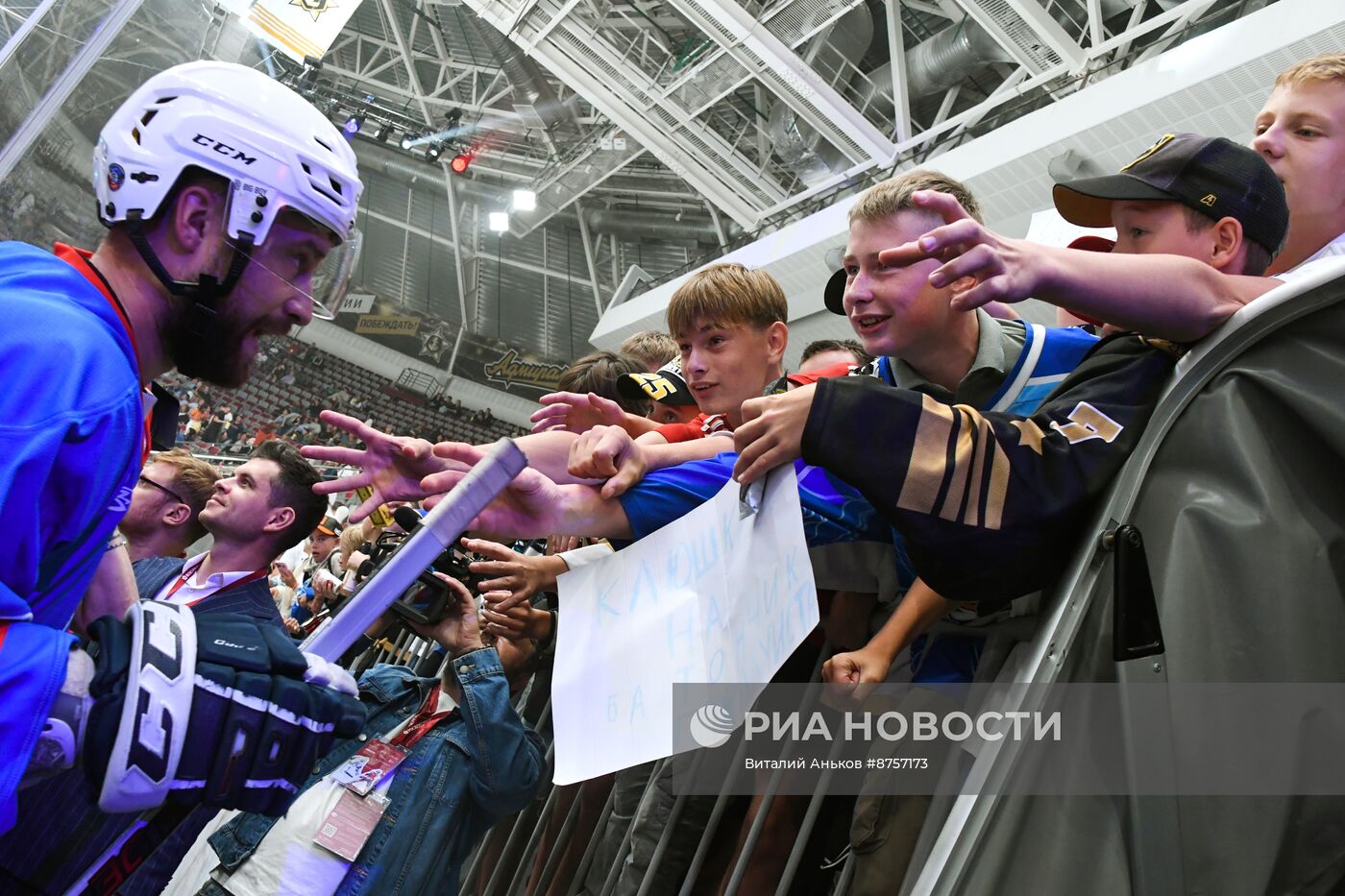 Дружеский хоккейный гала-матч в рамках Восточного экономического форума