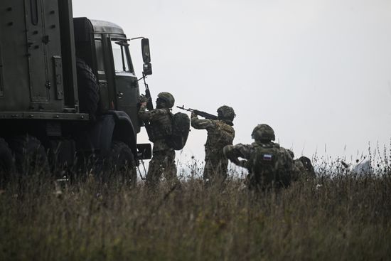 Занятия по десантированию спецназа Росгвардии в Подмосковье 