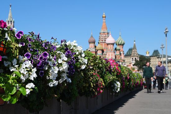 Праздничное украшение Москвы в честь Дня города