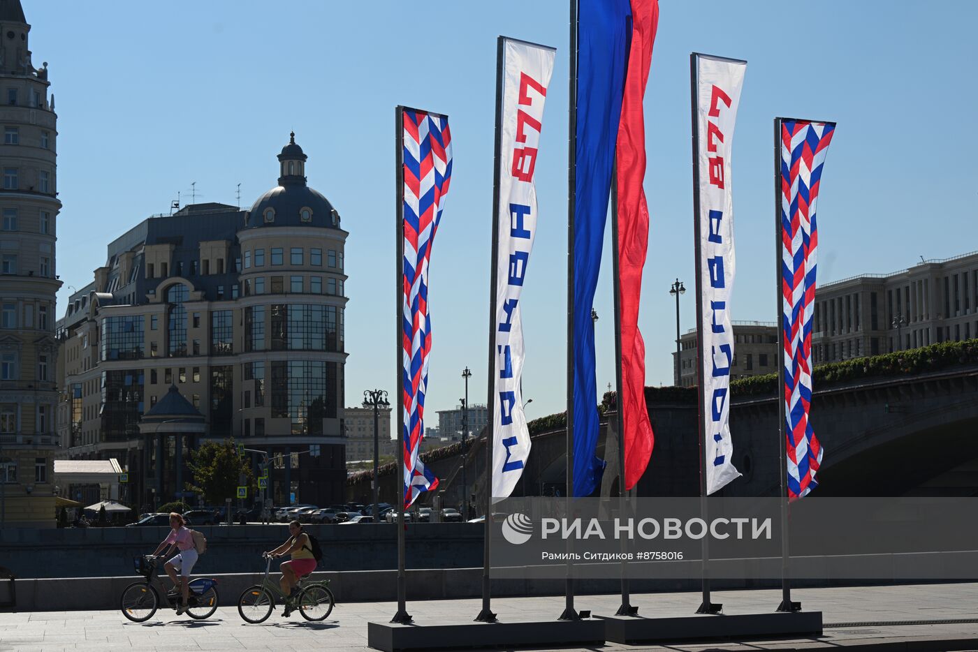 Праздничное украшение Москвы в честь Дня города