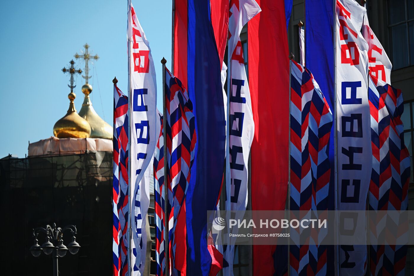 Праздничное украшение Москвы в честь Дня города