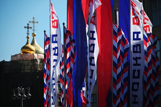 Праздничное украшение Москвы в честь Дня города