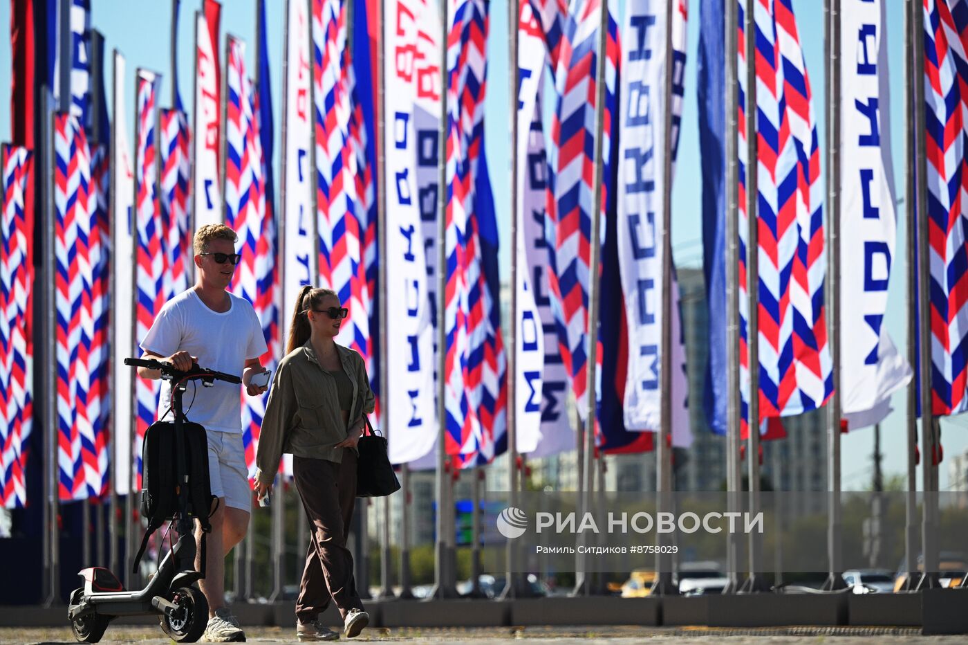 Праздничное украшение Москвы в честь Дня города