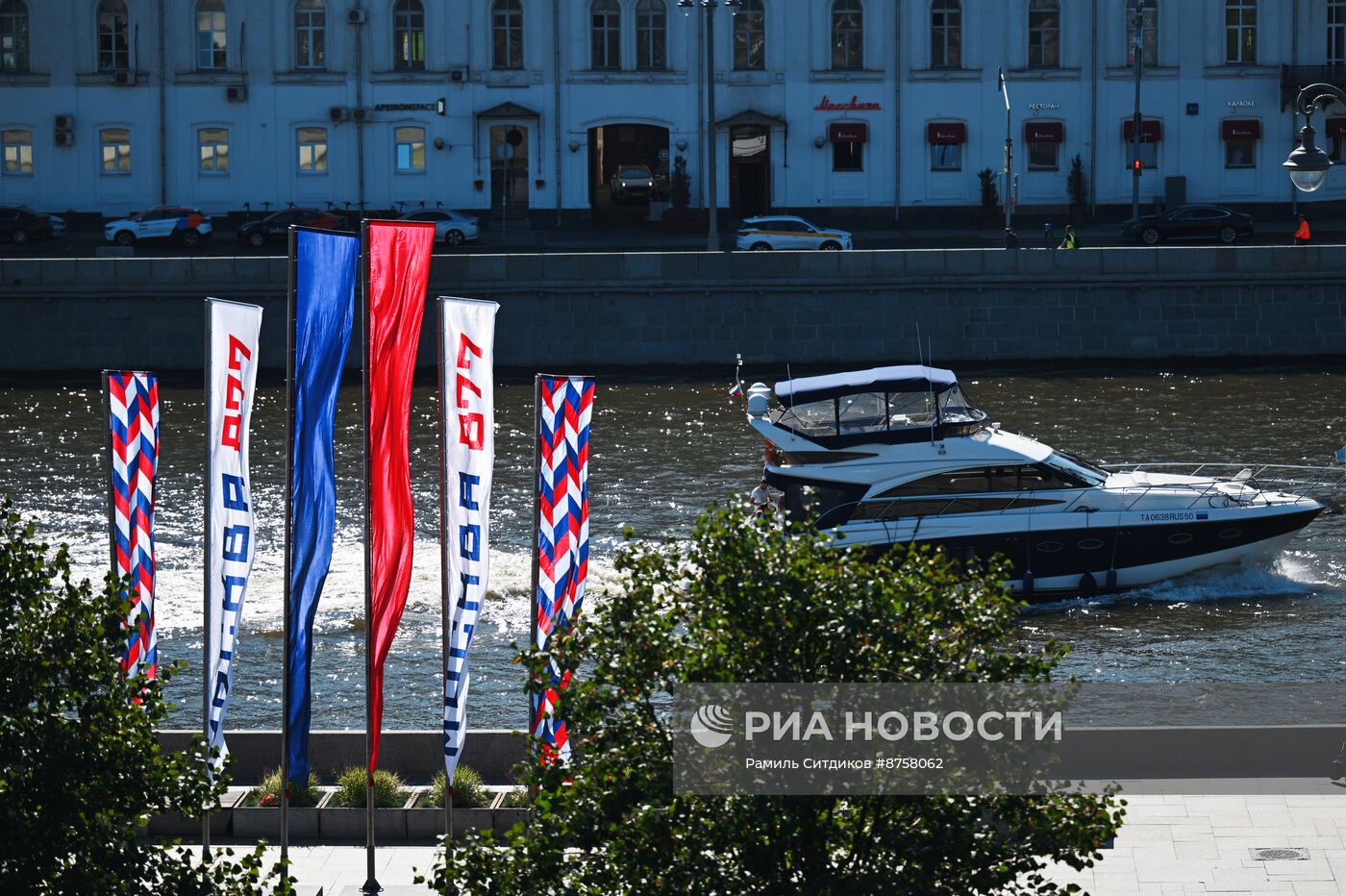 Праздничное украшение Москвы в честь Дня города