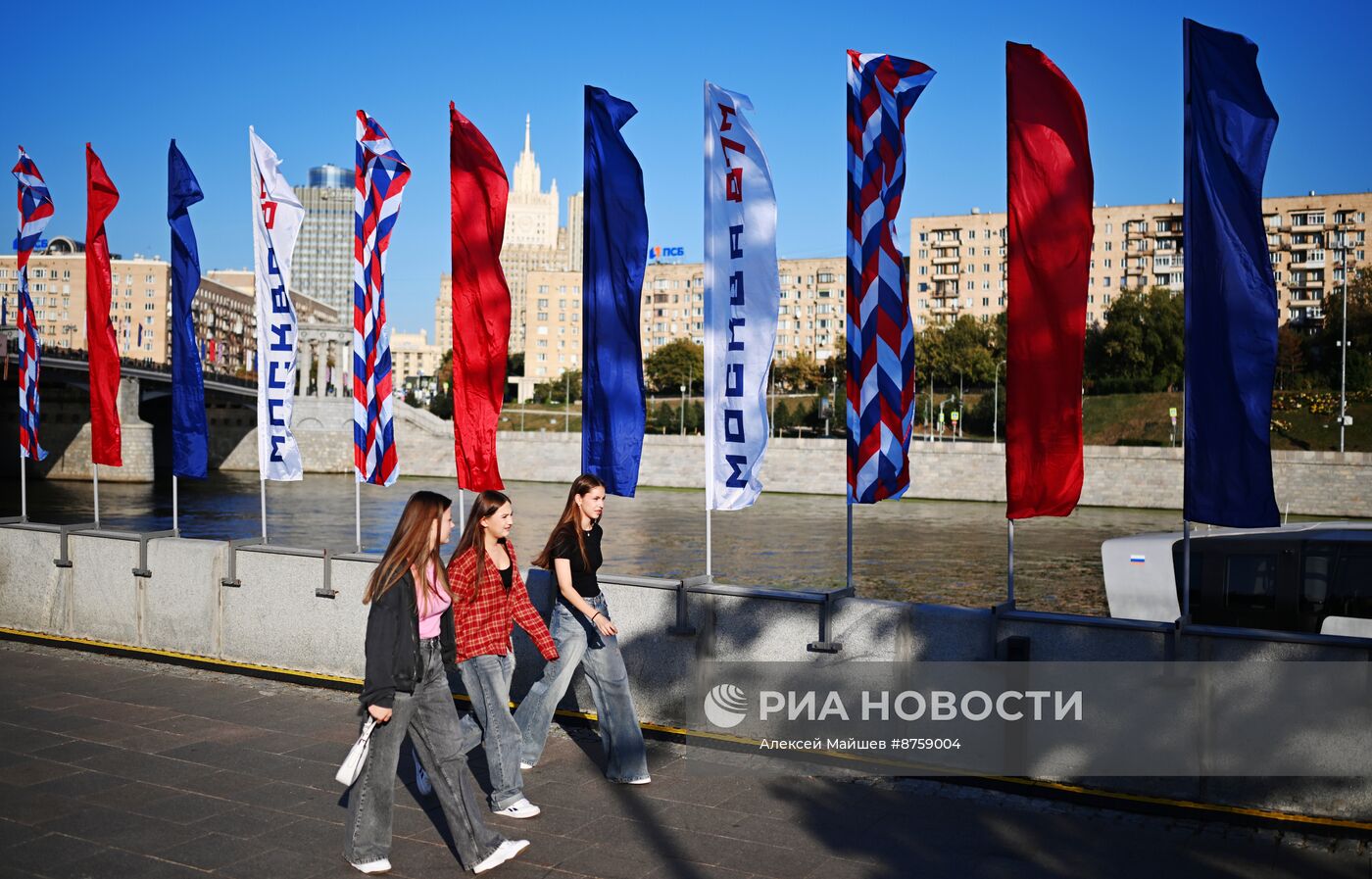 Праздничное украшение Москвы в честь Дня города