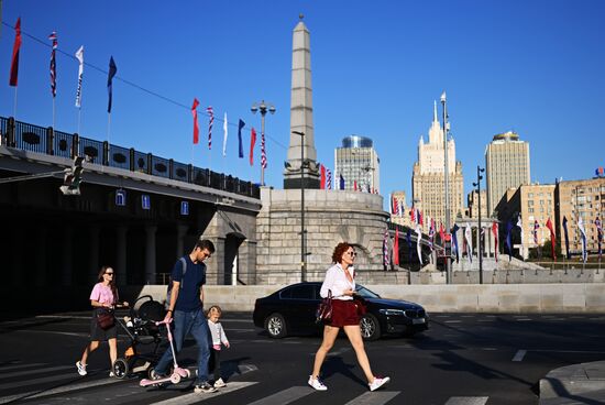 Праздничное украшение Москвы в честь Дня города