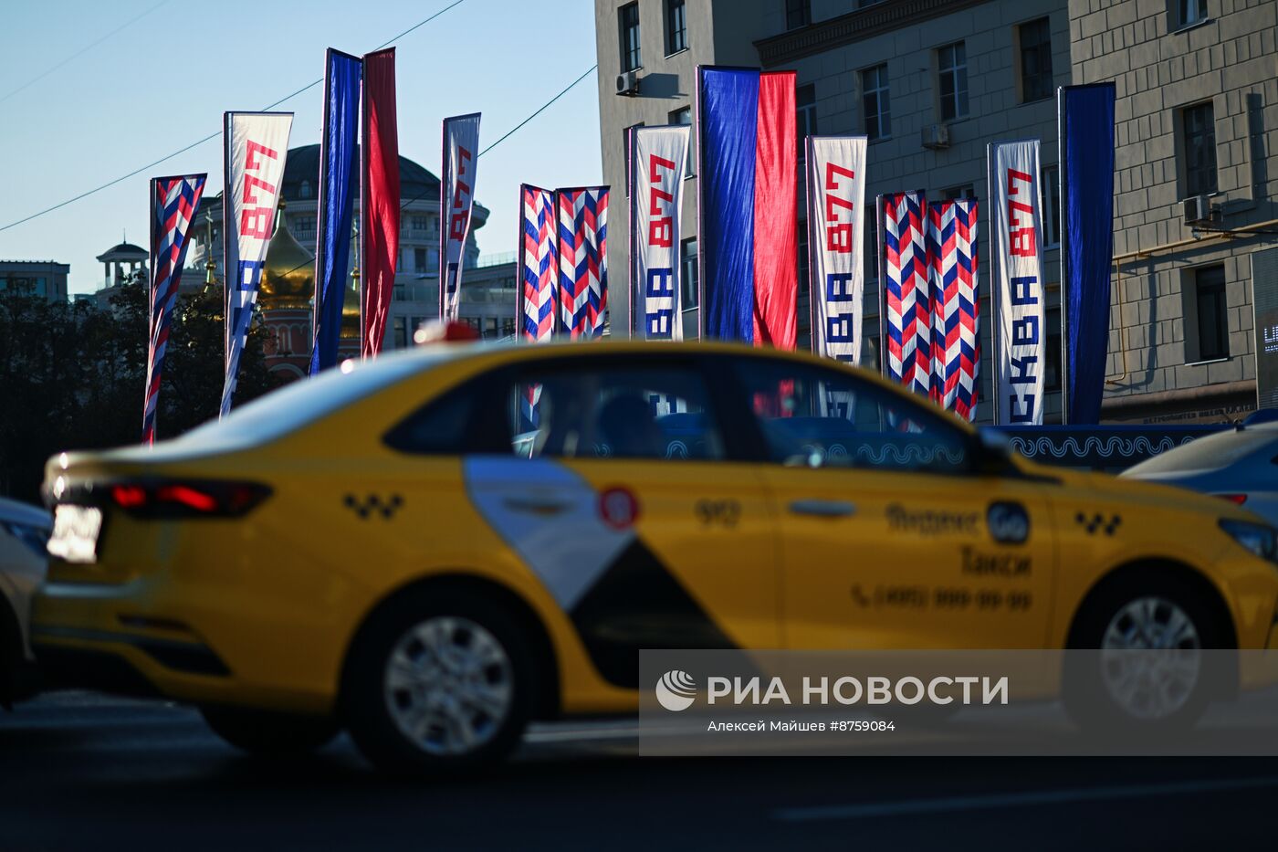 Праздничное украшение Москвы в честь Дня города