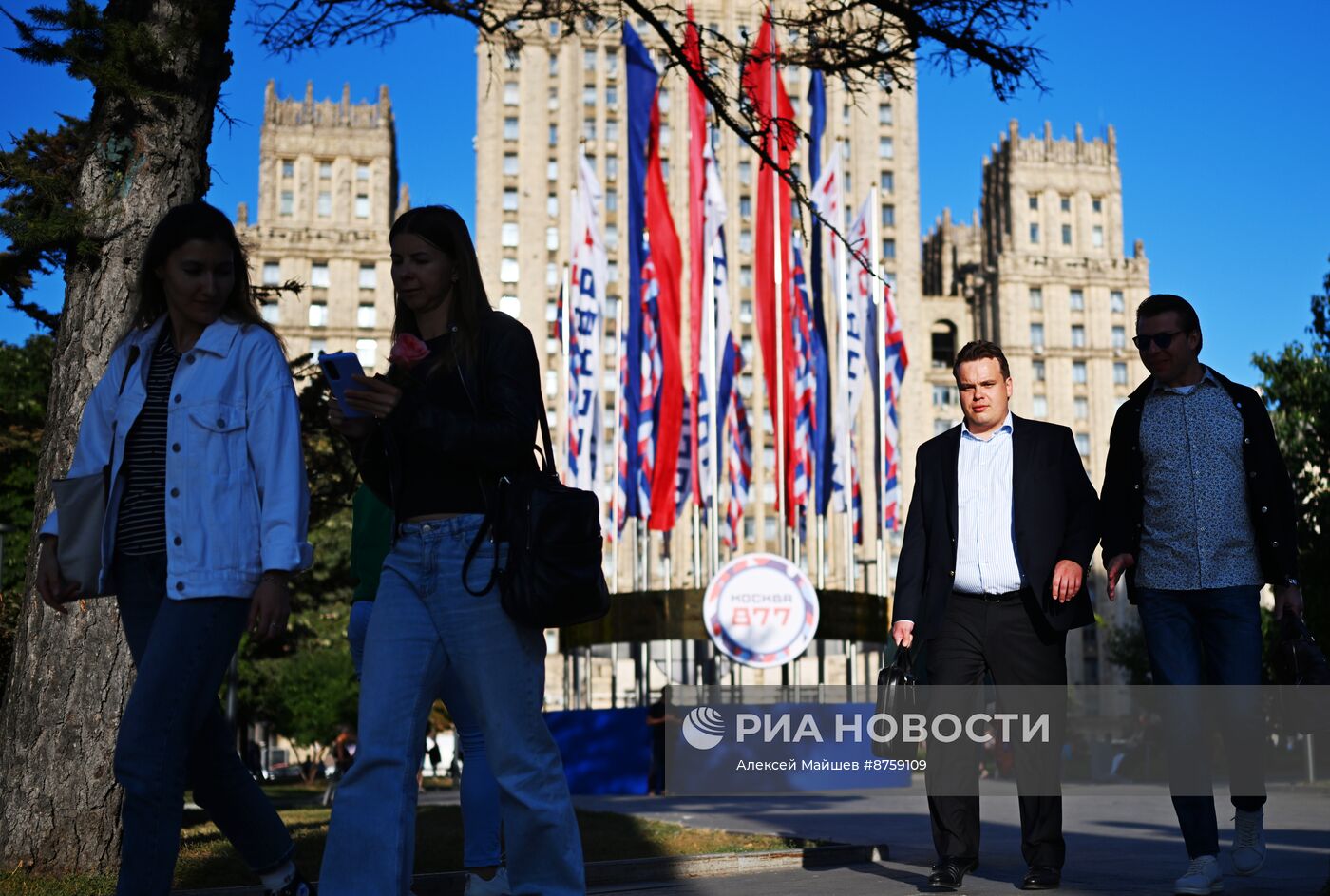 Праздничное украшение Москвы в честь Дня города