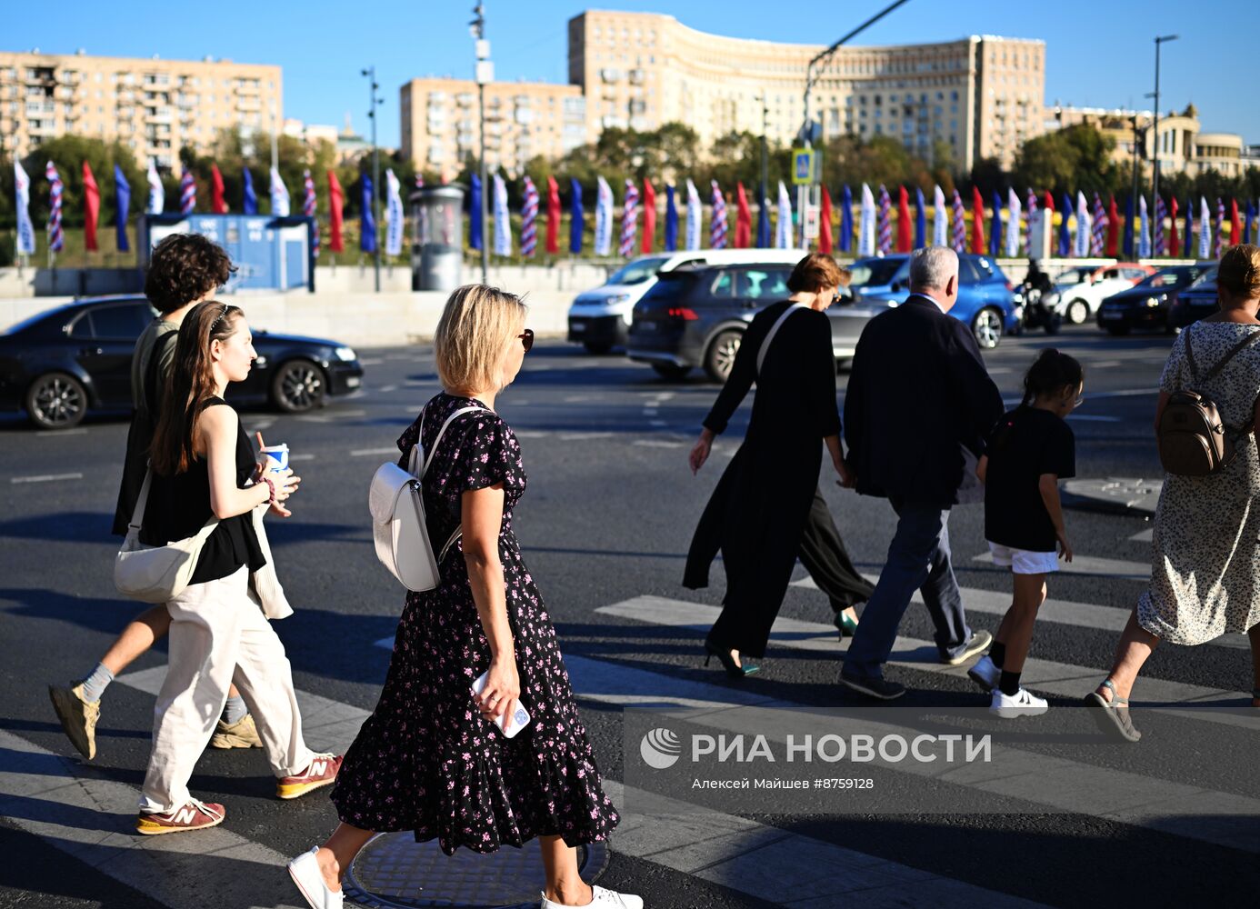 Праздничное украшение Москвы в честь Дня города